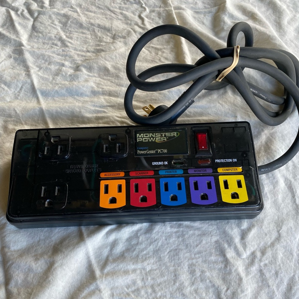 Monster Power Power Center PC700, model MP19